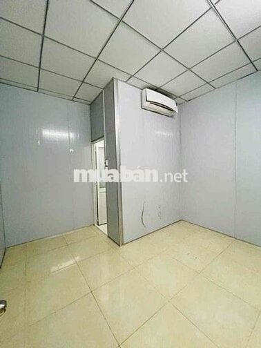 Cho thuê nhà cấp 4 sân rộng DT sử dụng hơn 120m2 gần ngã tư Thủ Đức