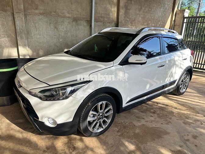 Hyundai i20 Active Trắng