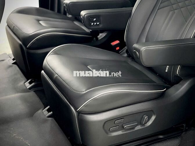 Hyundai Custin 2025 1.5T Cao Cấp Đen
