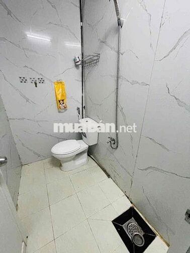 Cho thuê nhà cấp 4 sân rộng DT sử dụng hơn 120m2 gần ngã tư Thủ Đức