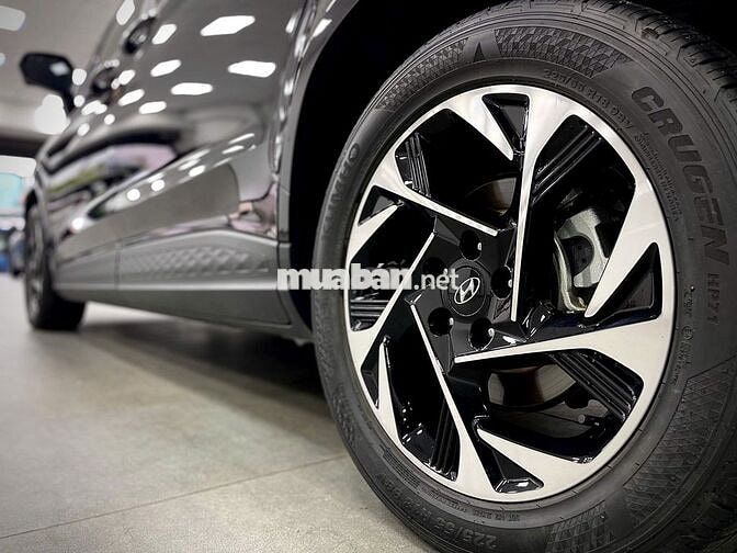 Hyundai Custin 2025 1.5T Cao Cấp Đen
