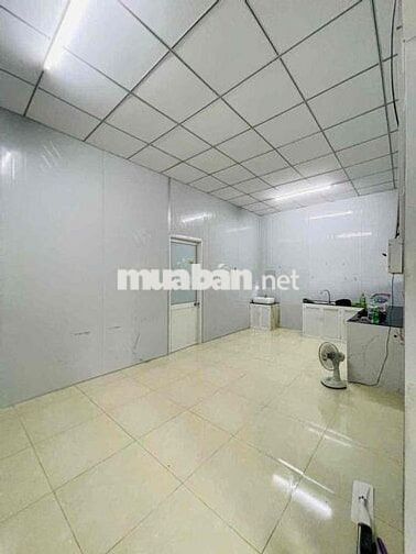 Cho thuê nhà cấp 4 sân rộng DT sử dụng hơn 120m2 gần ngã tư Thủ Đức