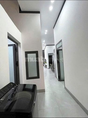 Bán nhà mới được tân trang mới tinh