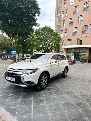 Mitsubishi Outlander 2019 Trắng