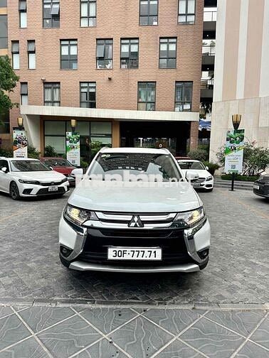 Mitsubishi Outlander 2019 Trắng
