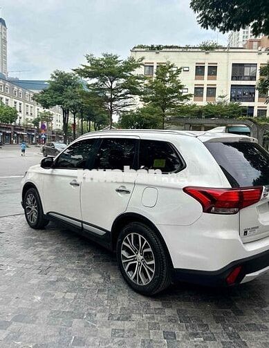 Mitsubishi Outlander 2019 Trắng