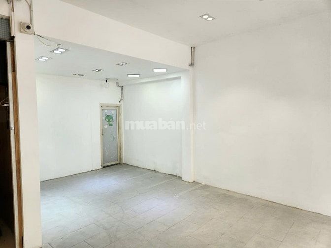 Cho chuê MB Mặt tiền Nguyễn Trãi, 8m x8m, có vs riêng