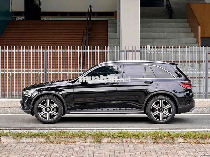 Mercedes GLC200 4Matic đen nt kem sx2022 đi 57k km