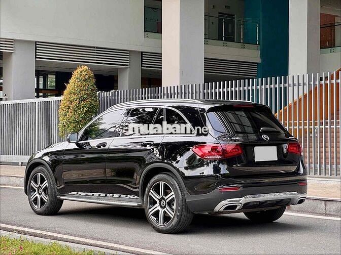 Mercedes GLC200 4Matic đen nt kem sx2022 đi 57k km