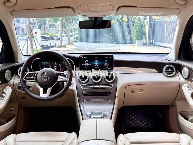 Mercedes GLC200 4Matic đen nt kem sx2022 đi 57k km
