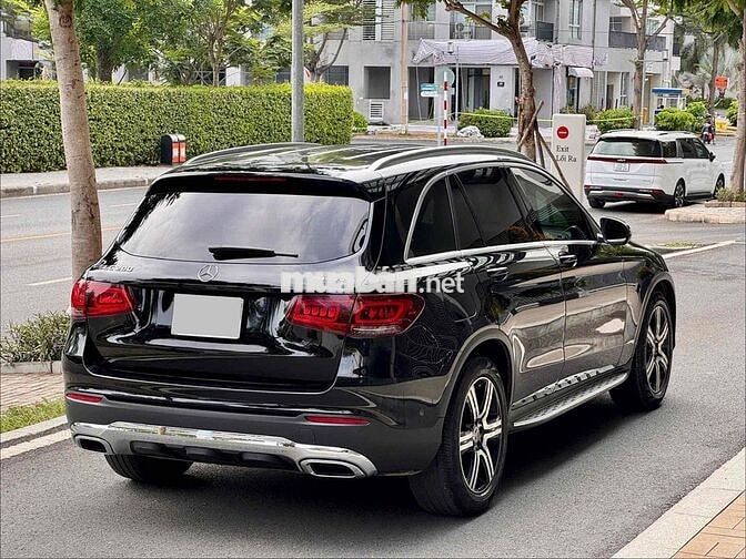 Mercedes GLC200 4Matic đen nt kem sx2022 đi 57k km