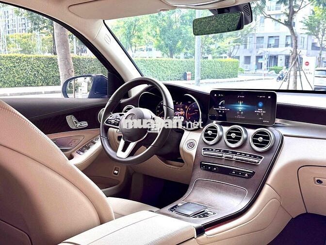 Mercedes GLC200 4Matic đen nt kem sx2022 đi 57k km