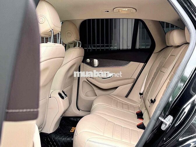 Mercedes GLC200 4Matic đen nt kem sx2022 đi 57k km