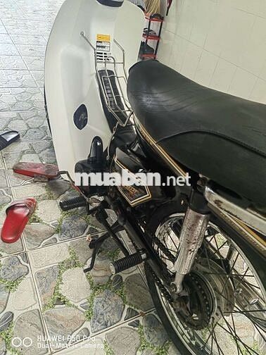 Honda Dream Đen trắng