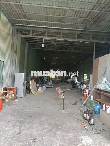 Chính chủ cho thêu kho 300 m2 ở xã Bà Điểm