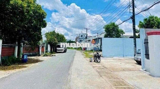 Vợ ck em chính chủ kẹt tiền bán lô đất ngay chợ 250m2 giá 330 TRIỆU