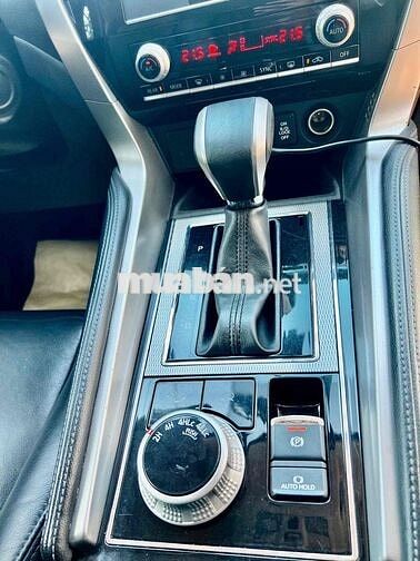 Mitsubishi Pajero Sport 2020 107067 km Đen