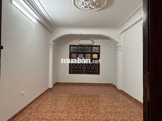 Nhà nguyên căn 35m2/tầng, 3 tầng + 1 tum Ngõ 218 phố Chợ Khâm Thiên