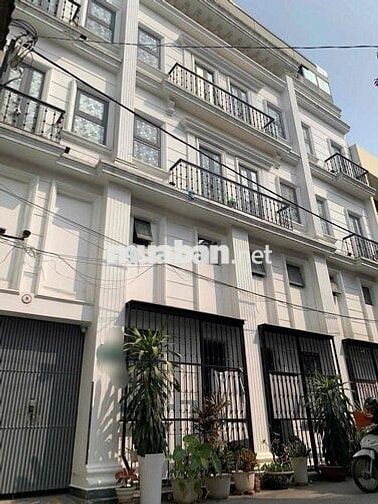 240m2, mặt tiền 14m, đường nhựa 2 ôtô tránh, 20 phòng CHDV