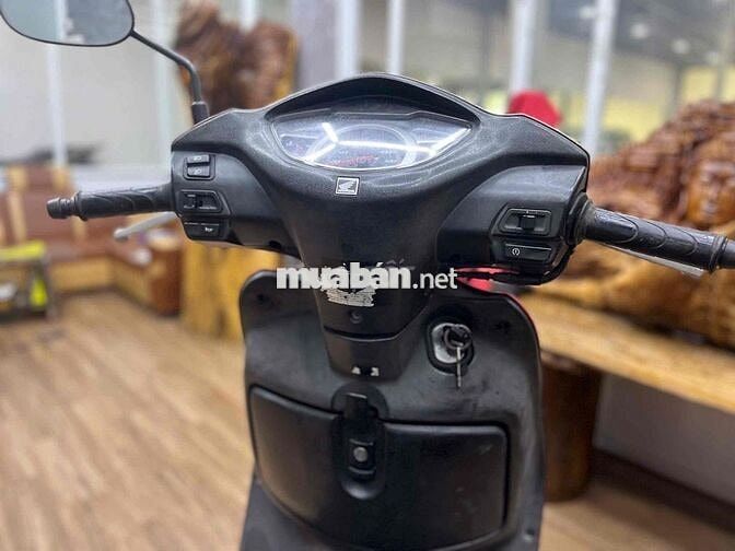 Honda Lead biển SG dàn áo liền lạc, máy êm ru