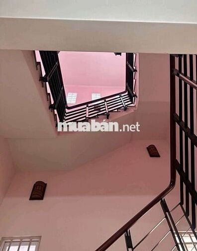 NHÀ HẺM XE HƠI, LÊ THỊ RIÊNG, Q1