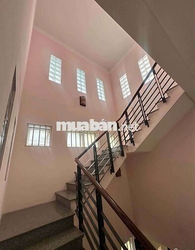 NHÀ HẺM XE HƠI, LÊ THỊ RIÊNG, Q1