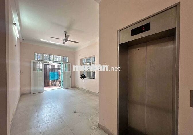 NHÀ HẺM XE HƠI, LÊ THỊ RIÊNG, Q1