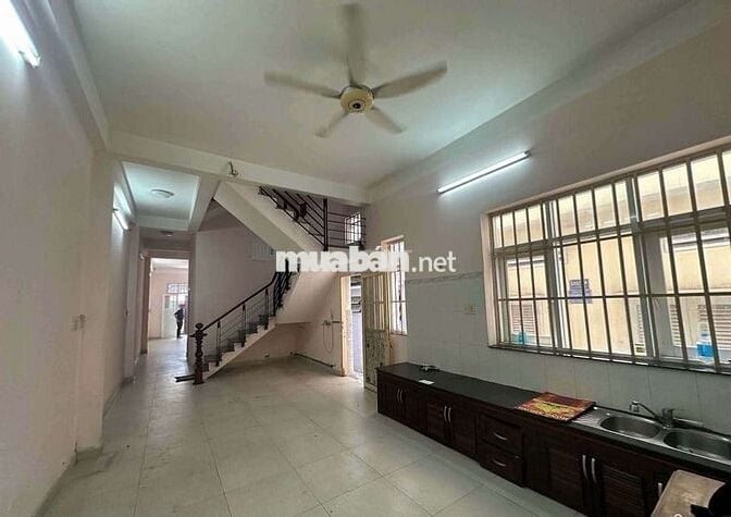NHÀ HẺM XE HƠI, LÊ THỊ RIÊNG, Q1