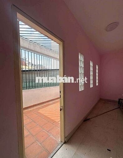 NHÀ HẺM XE HƠI, LÊ THỊ RIÊNG, Q1