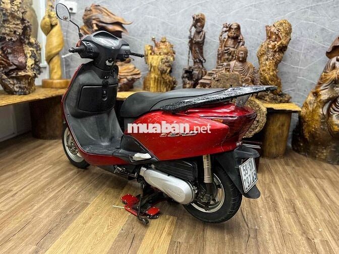 Honda Lead biển SG dàn áo liền lạc, máy êm ru