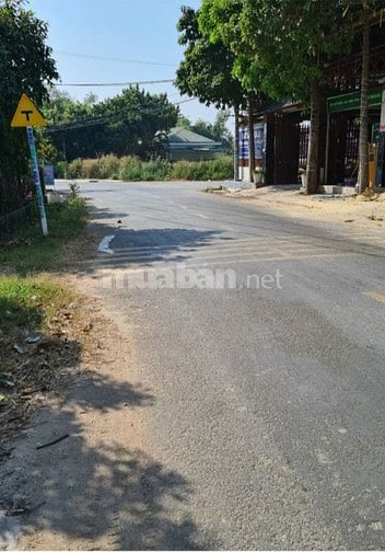 Nhà MT Đường Tân Hiệp 7 Xã Hóc Môn giảm giá còn 30tr /m2 rẻ như bèo. 
