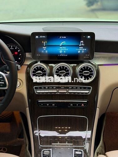 Mercedes-Benz GLC 200 Model 2022 Trắng
