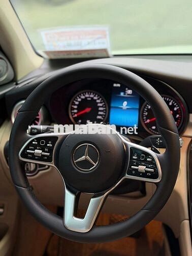 Mercedes-Benz GLC 200 Model 2022 Trắng