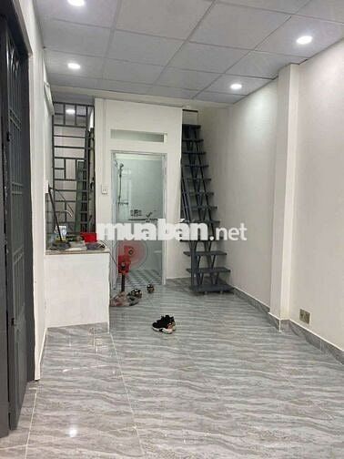 Nguyên căn MẶT TIỀN đường gần Đại Học CN, tiện ở kd nhỏ