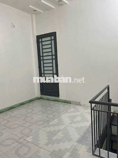 Nguyên căn MẶT TIỀN đường gần Đại Học CN, tiện ở kd nhỏ
