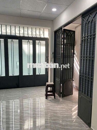 Nguyên căn MẶT TIỀN đường gần Đại Học CN, tiện ở kd nhỏ