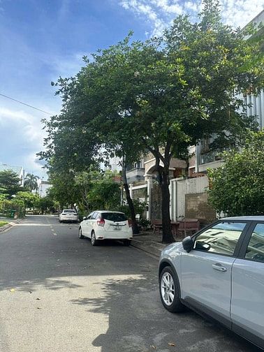 Bán đất nền biệt thự đối diện công viên vị trí cực đẹp giá 51 tỷ 