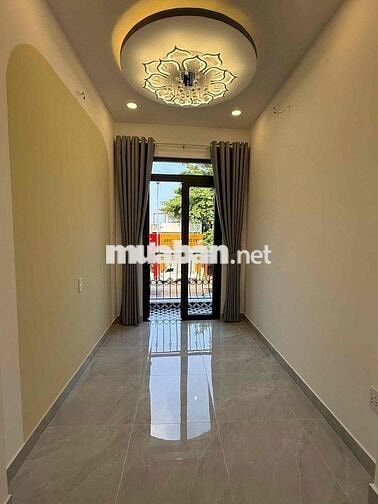 Nhà mới, đầy đủ công năng, mặt tiền kinh doanh sầm uất