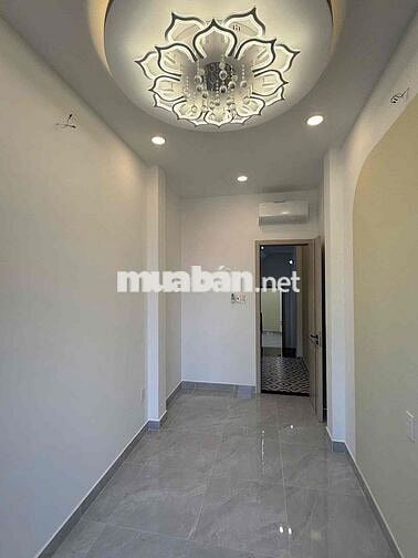 Nhà mới, đầy đủ công năng, mặt tiền kinh doanh sầm uất