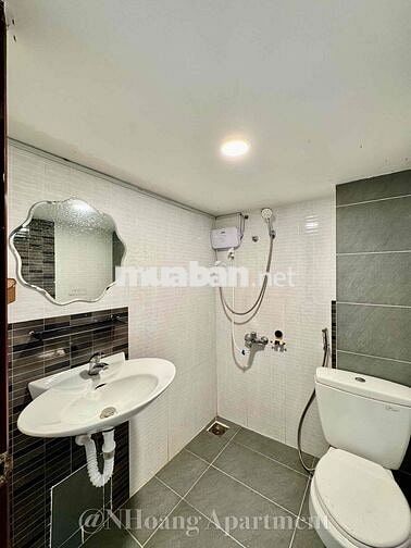 Cho Thuê Căn Hộ Gác Balcon 35m2 4ng3xe Ngay CV Lê Văn Tám Quận 1