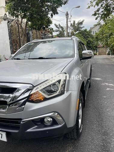Isuzu Mu-X 7 chỗ Bạc