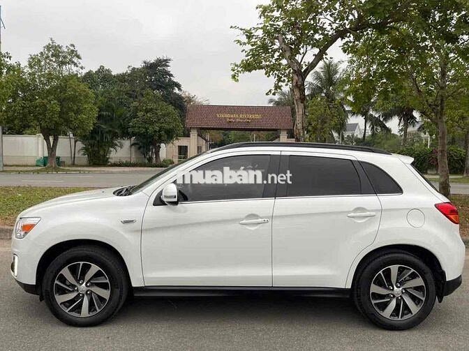 Mitsubishi Outlander 2.0 Trắng 75000 km
