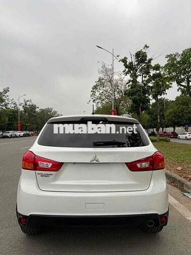 Mitsubishi Outlander 2.0 Trắng 75000 km