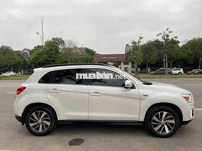 Mitsubishi Outlander 2.0 Trắng 75000 km