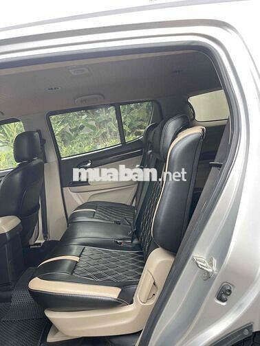 Isuzu Mu-X 7 chỗ Bạc