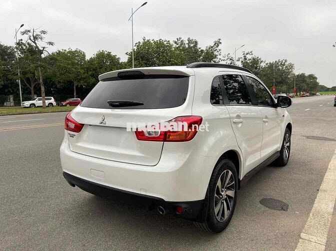 Mitsubishi Outlander 2.0 Trắng 75000 km