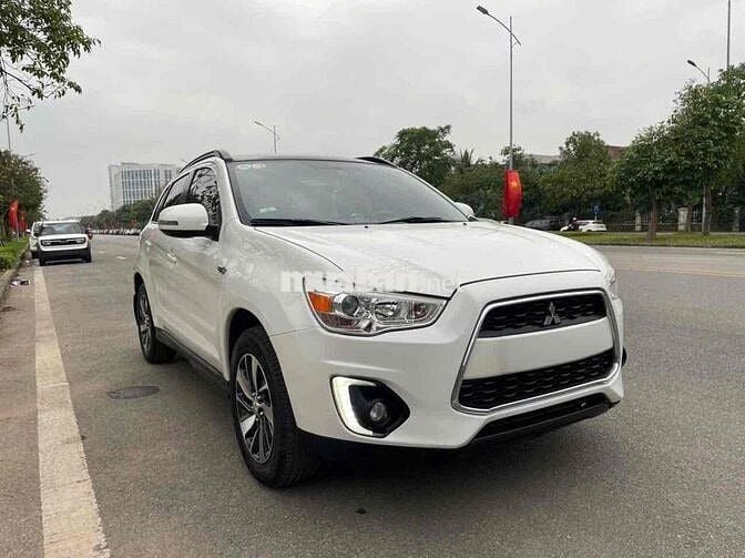 Mitsubishi Outlander 2.0 Trắng 75000 km