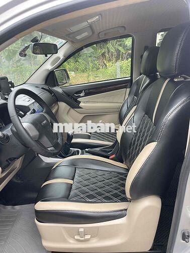 Isuzu Mu-X 7 chỗ Bạc