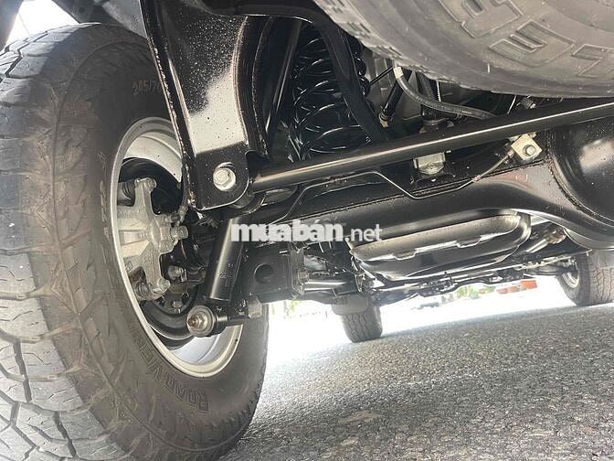 Isuzu Mu-X 7 chỗ Bạc