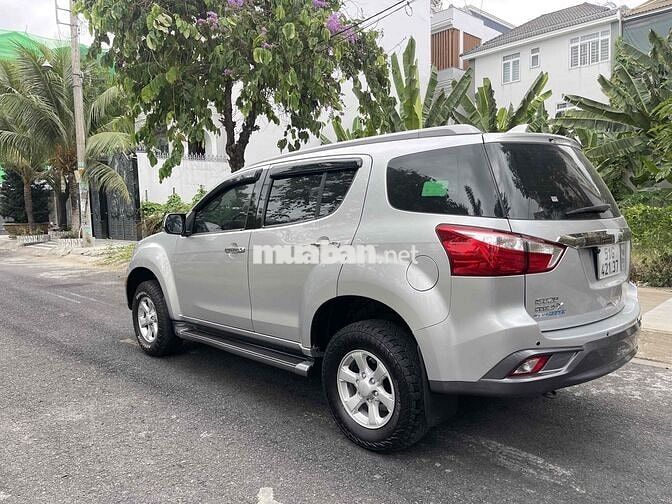 Isuzu Mu-X 7 chỗ Bạc